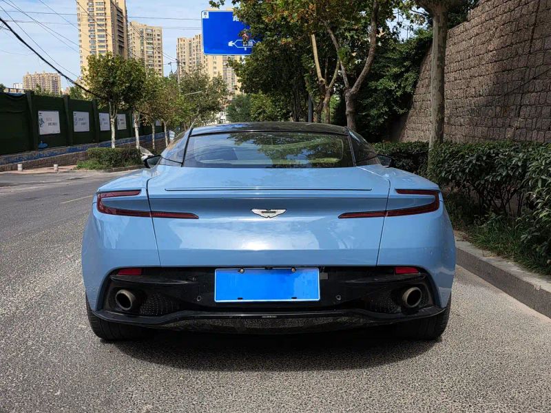 Aston-martin aston-martin-db11