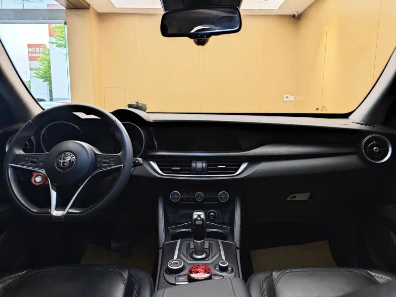 giulia stelvio