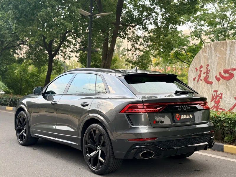 Audi Q8