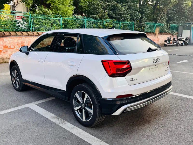 Audi q2l