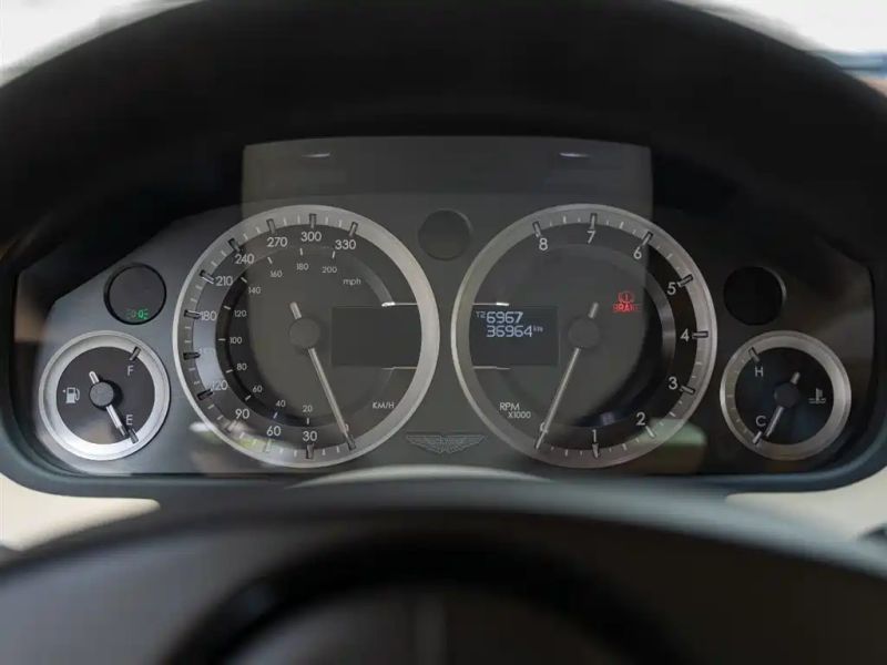 Aston-martin coupe