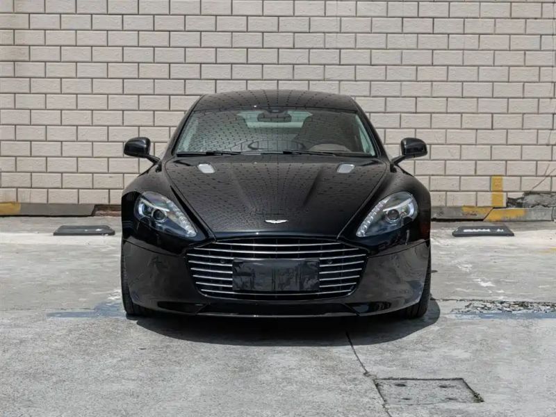 Aston-martin coupe