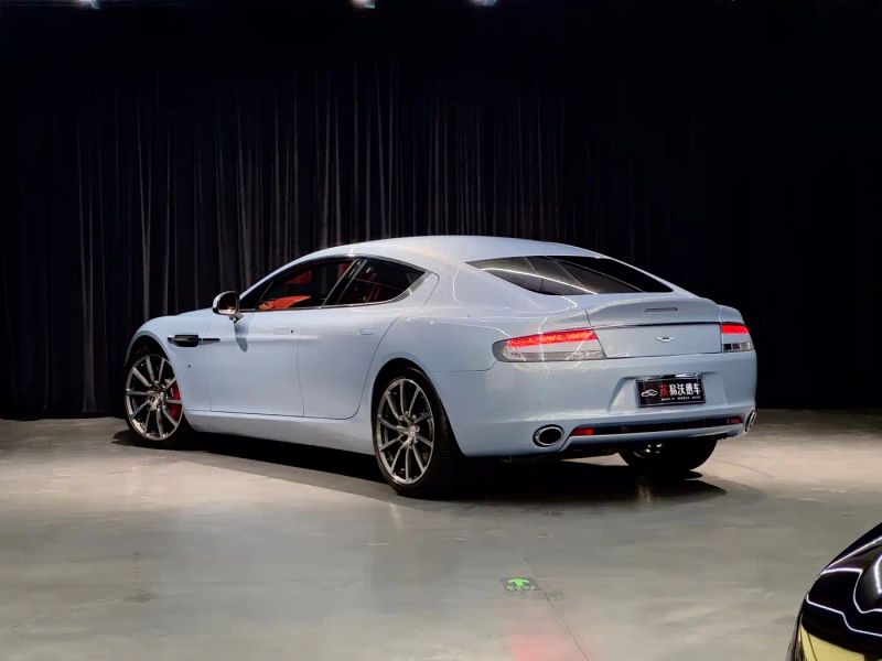 Aston-martin coupe