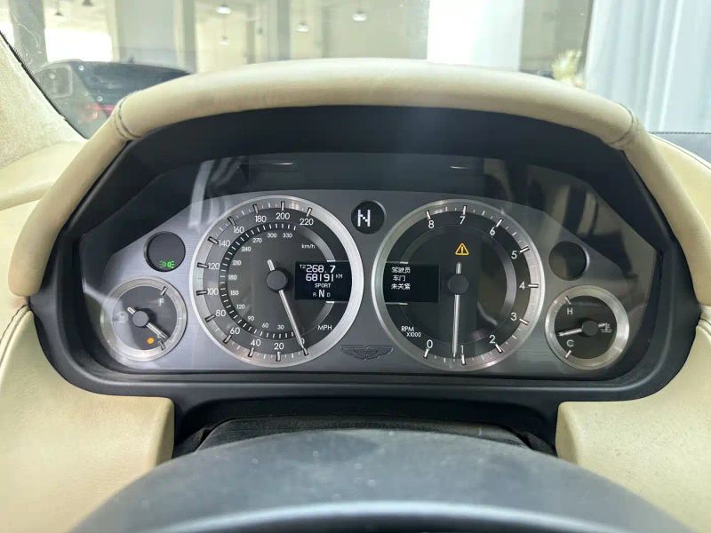 Aston-martin v8_vantage