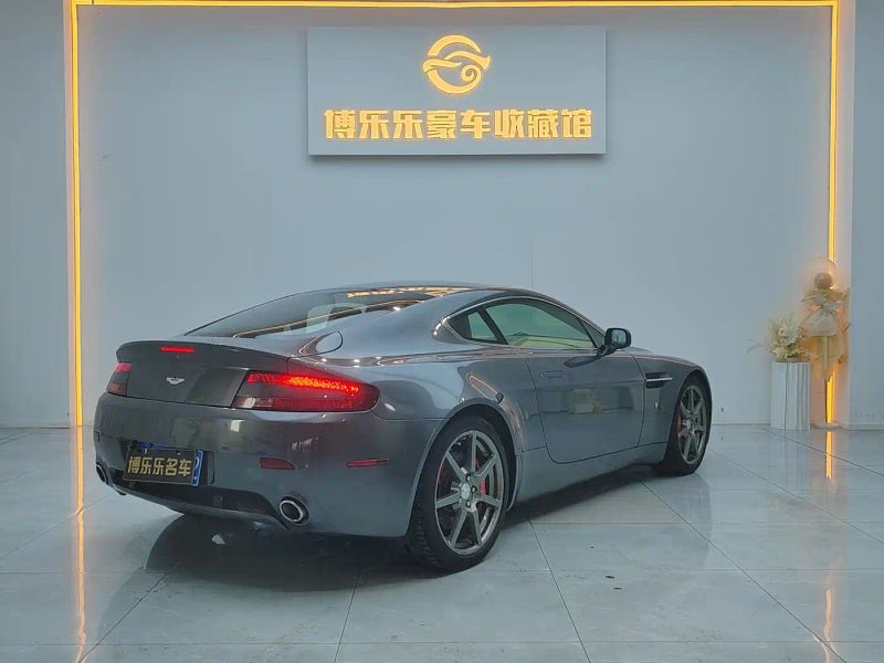 Aston-martin v8_vantage