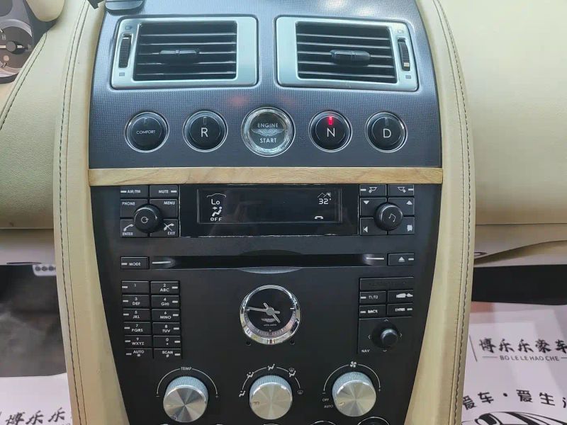 Aston-martin v8_vantage