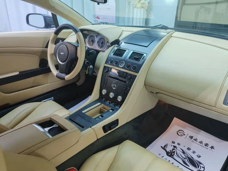 Aston-martin v8_vantage