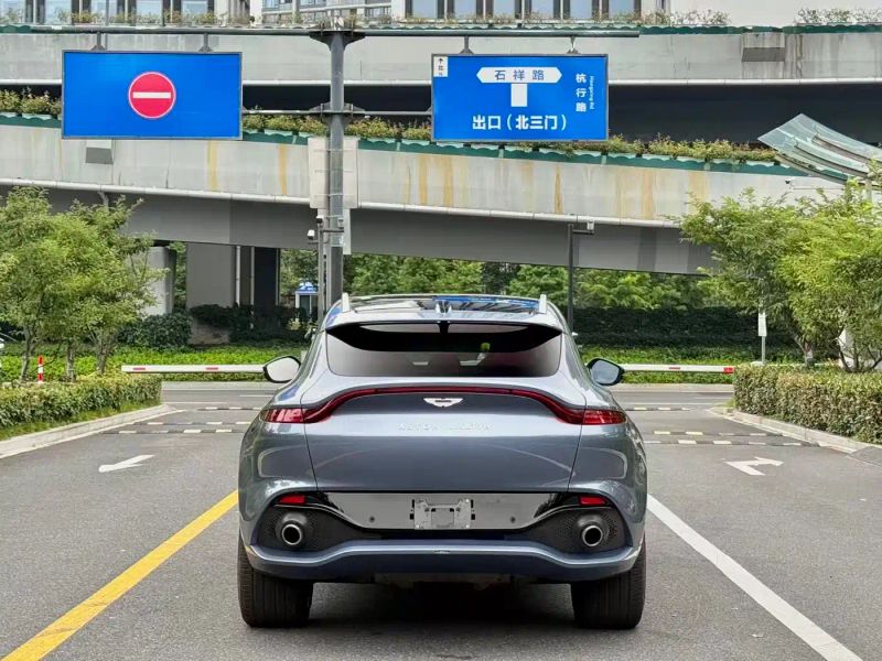 Aston-martin dbx