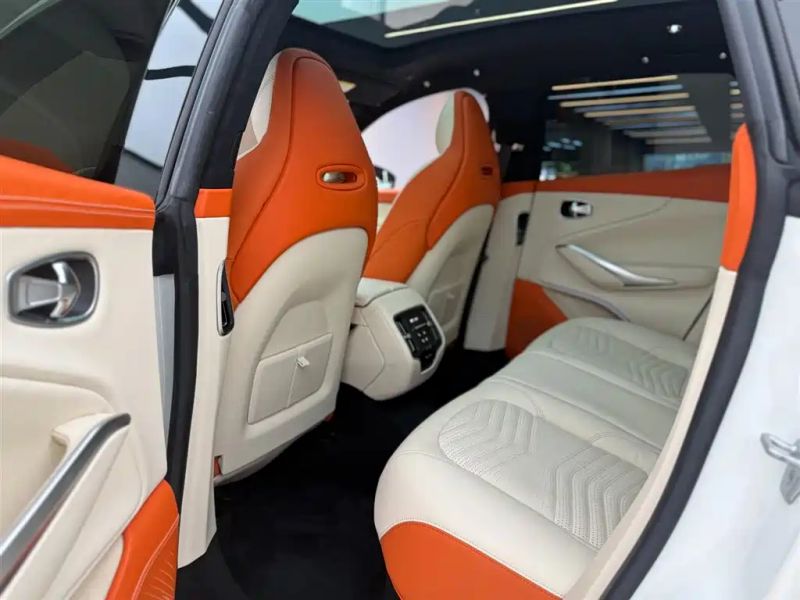 Aston-martin dbx