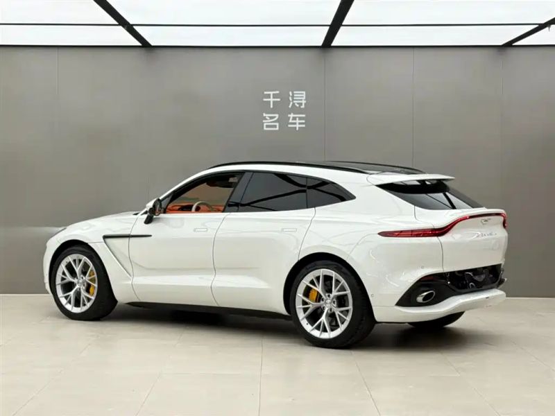 Aston-martin dbx