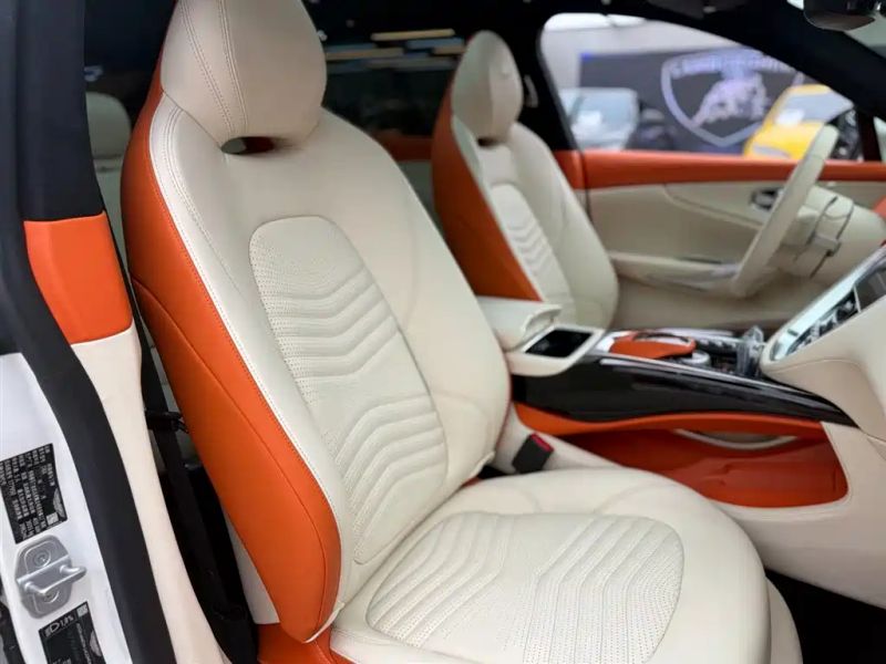 Aston-martin dbx