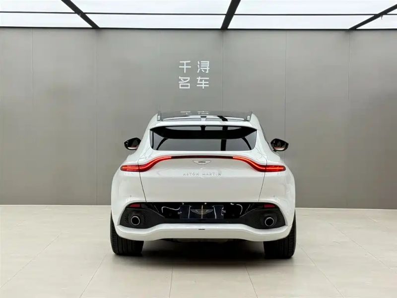 Aston-martin dbx