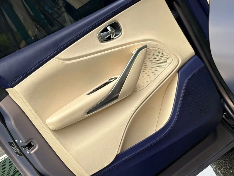 Aston-martin dbx