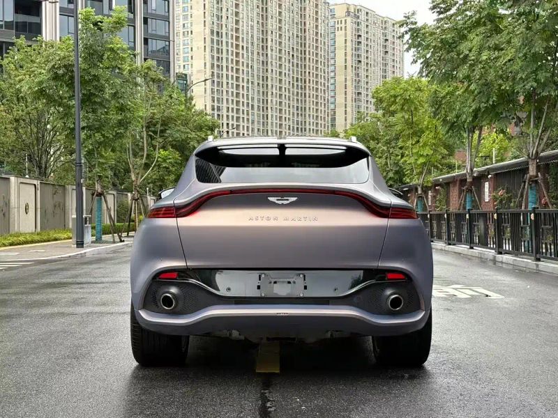 Aston-martin dbx