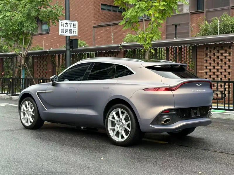 Aston-martin dbx