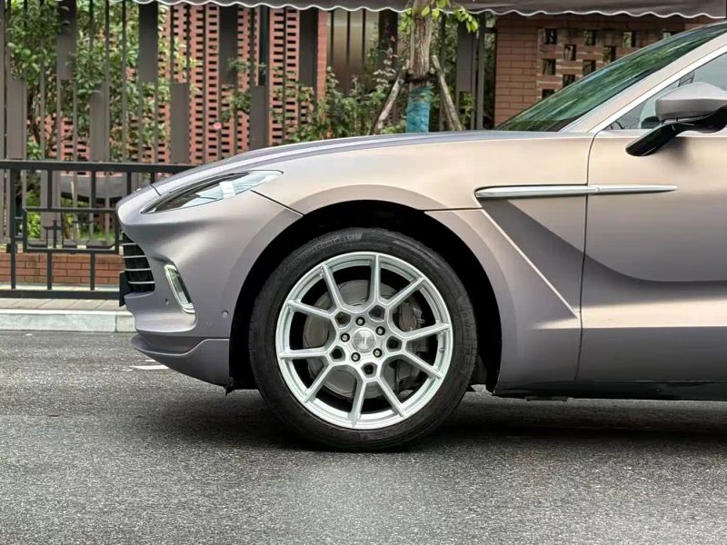 Aston-martin dbx