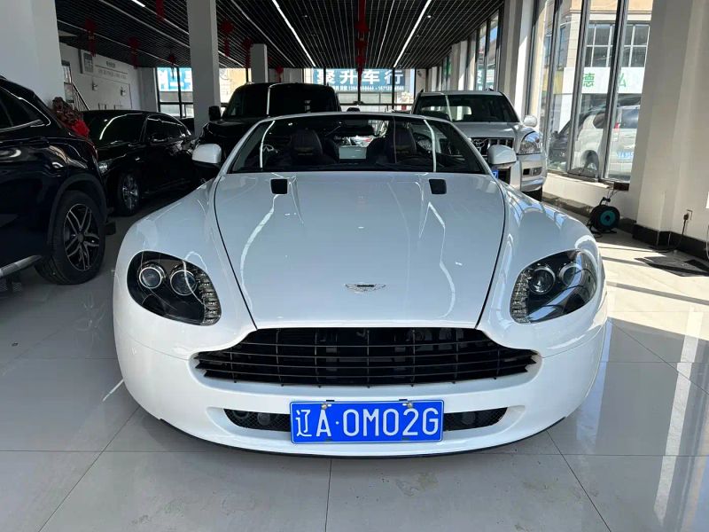 Aston-martin v8_vantage