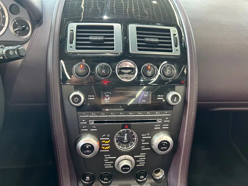 Aston-martin v8_vantage