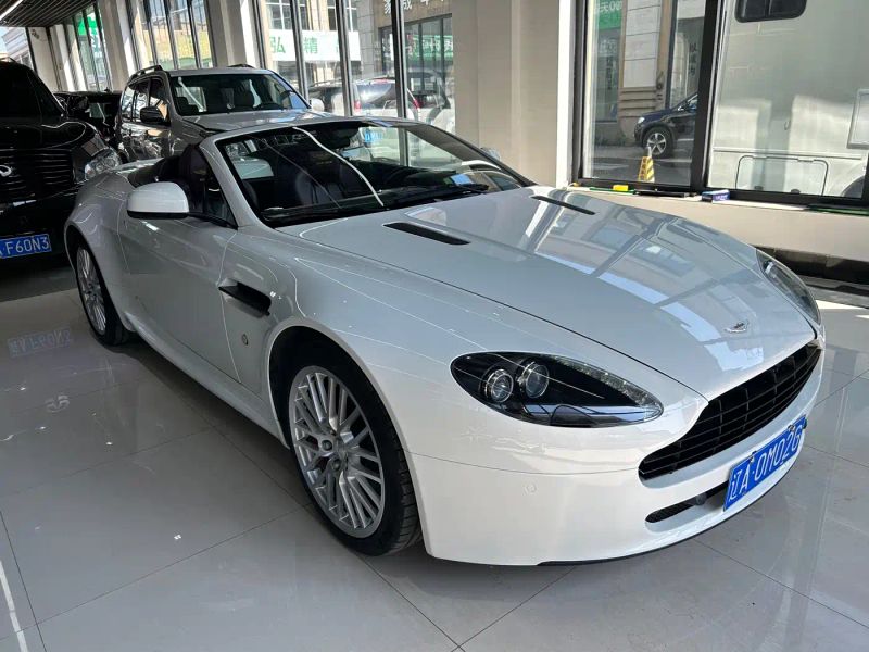 Aston-martin v8_vantage