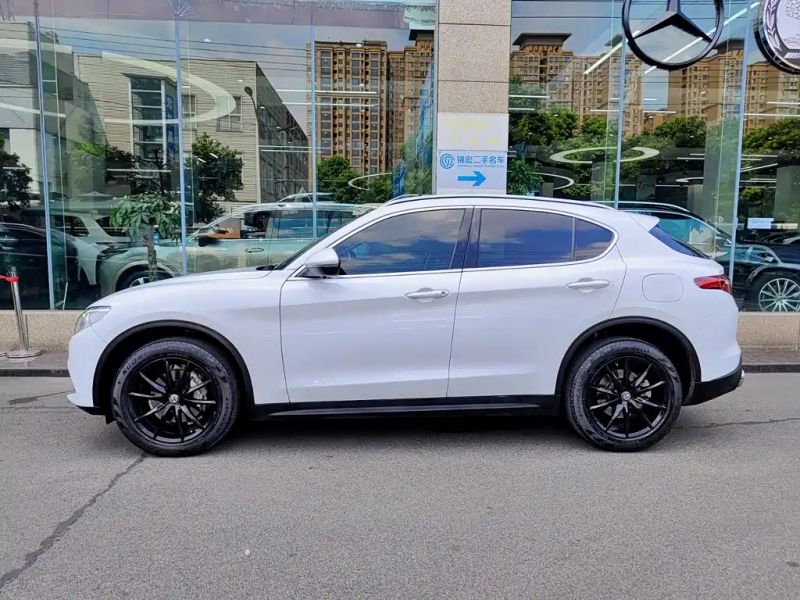giulia stelvio