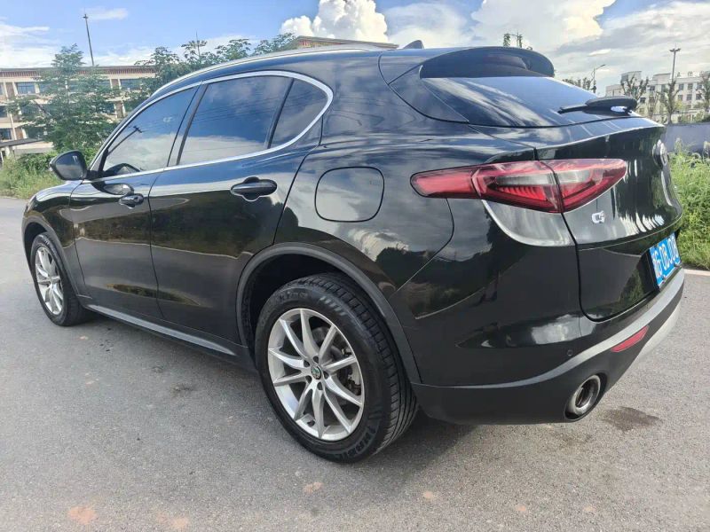 giulia stelvio