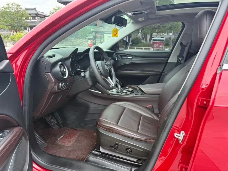 giulia stelvio