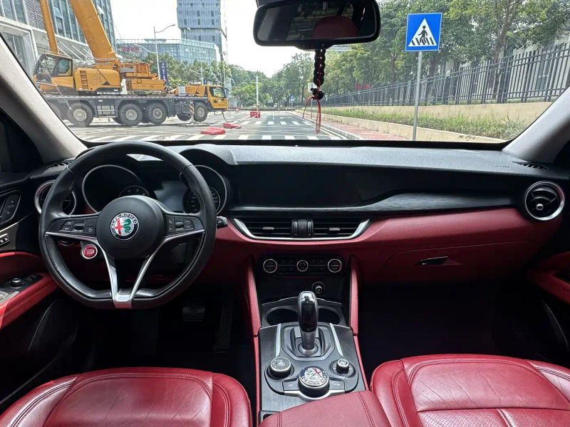 giulia stelvio