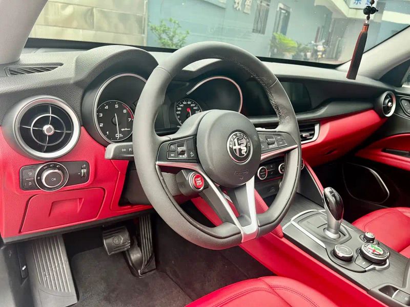 giulia stelvio