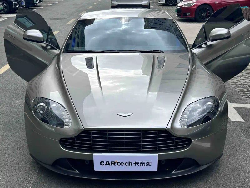 Aston-martin vantage