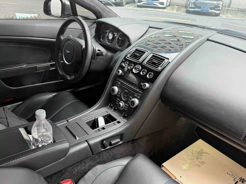 Aston-martin vantage
