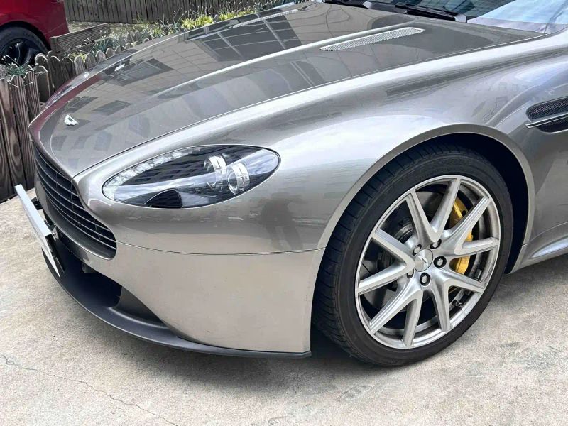 Aston-martin vantage