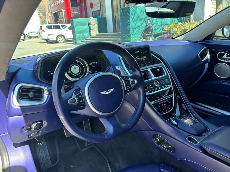 Aston-martin db11