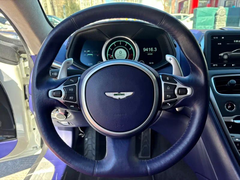 Aston-martin db11