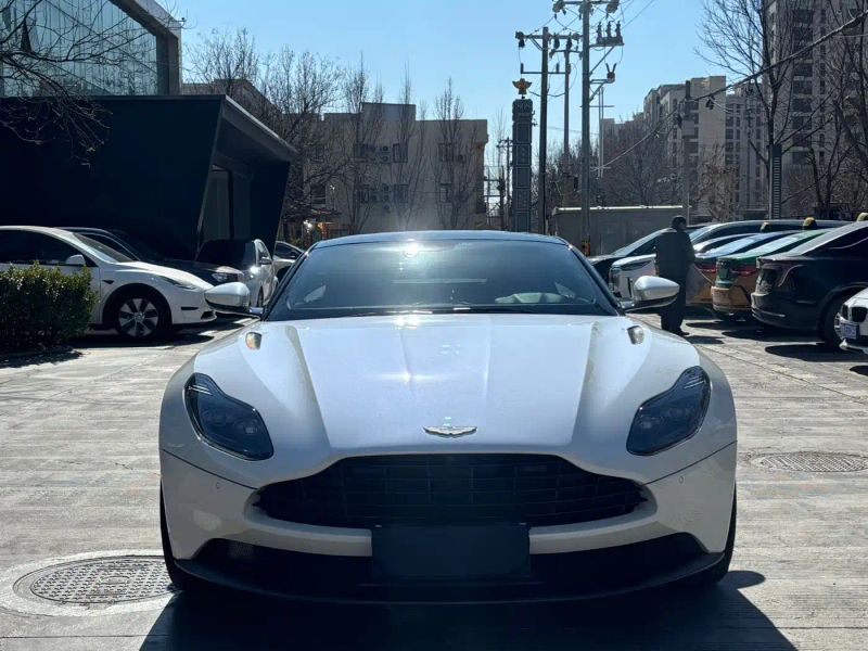 Aston-martin db11