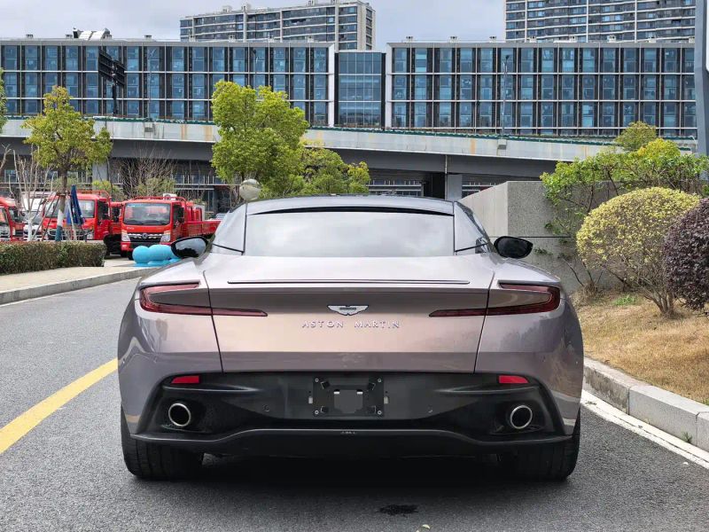 Aston-martin db