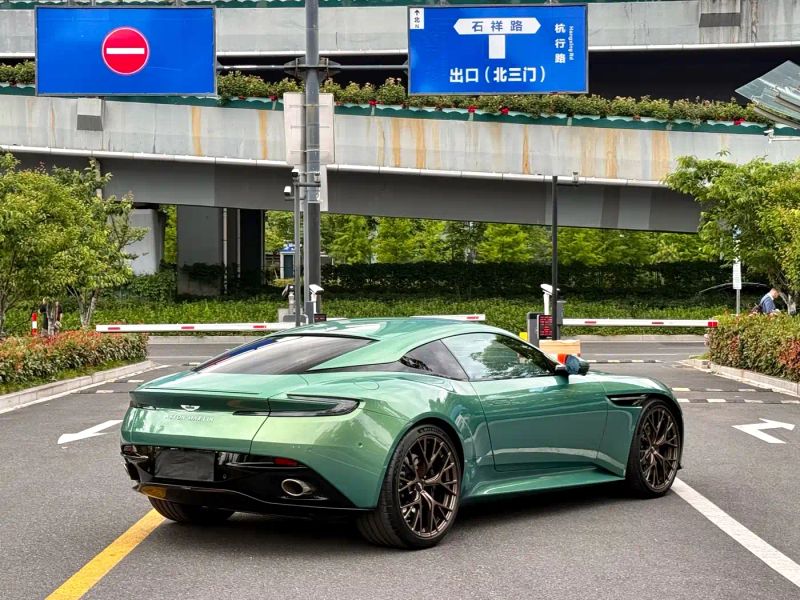 Aston-martin db