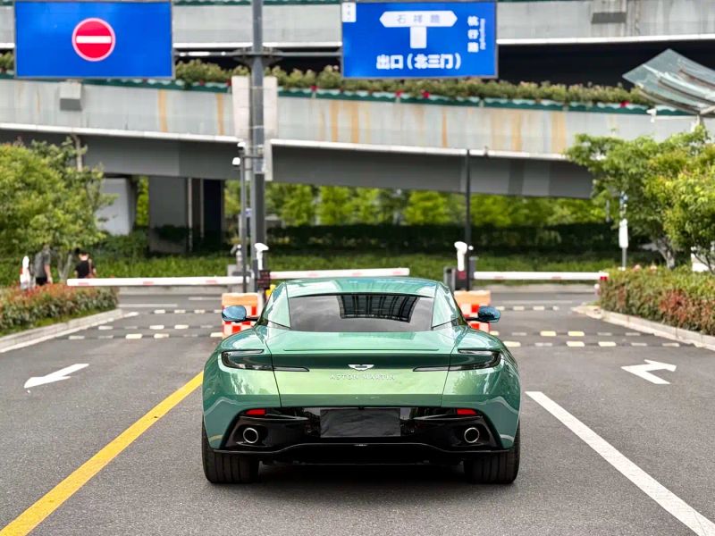 Aston-martin db
