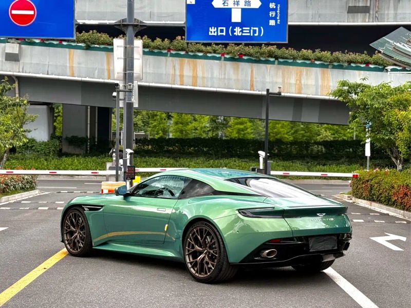 Aston-martin db