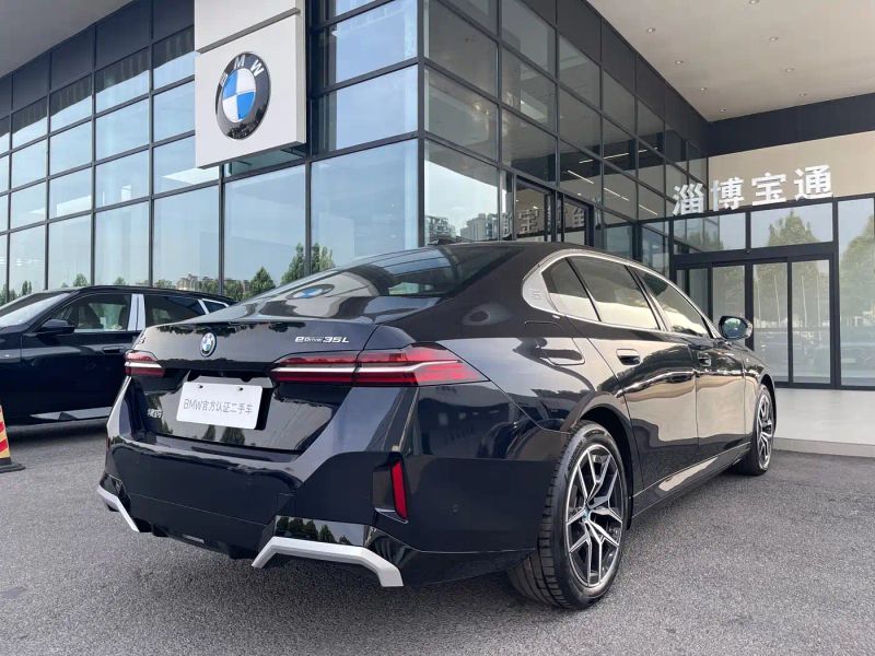 BMW i5