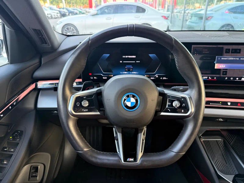 BMW i5