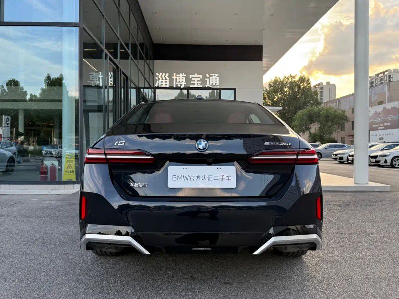 BMW i5