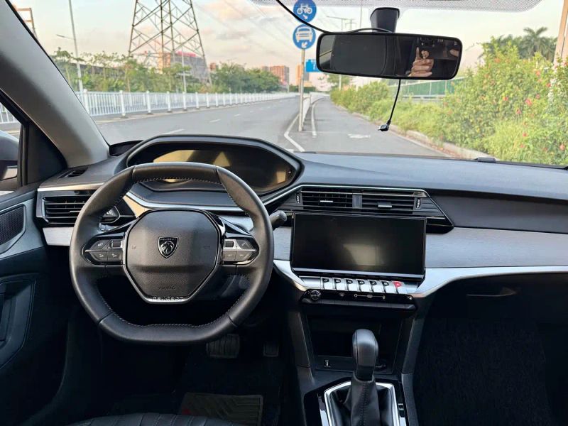 Peugeot 408