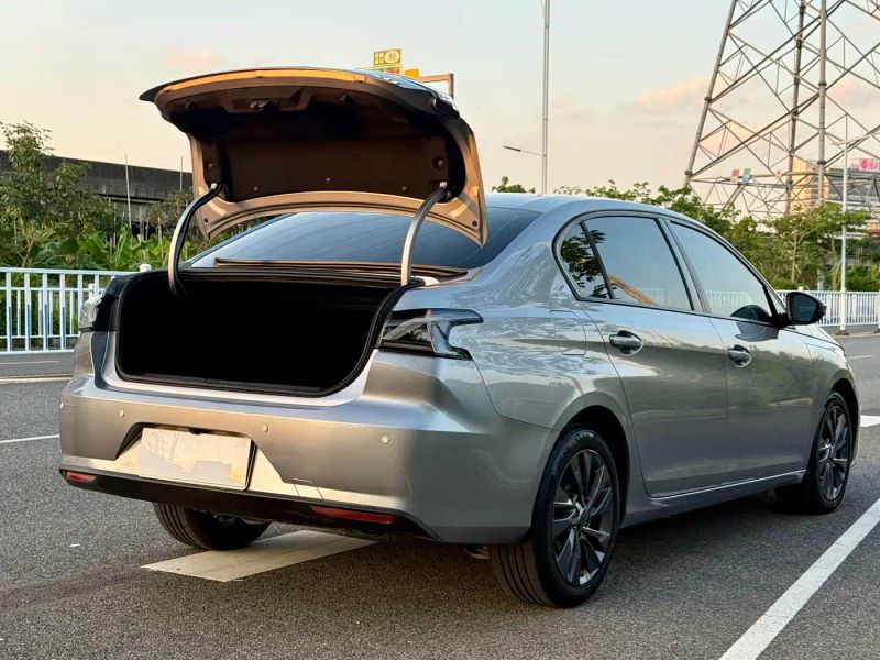 Peugeot 408