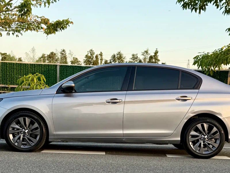 Peugeot 408