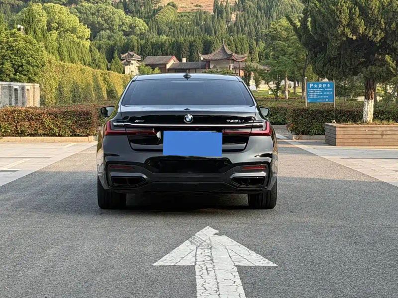 BMW 7-series