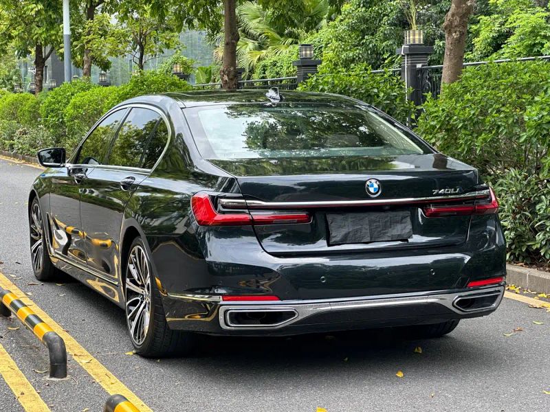 BMW 7-series