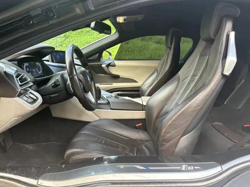 BMW i