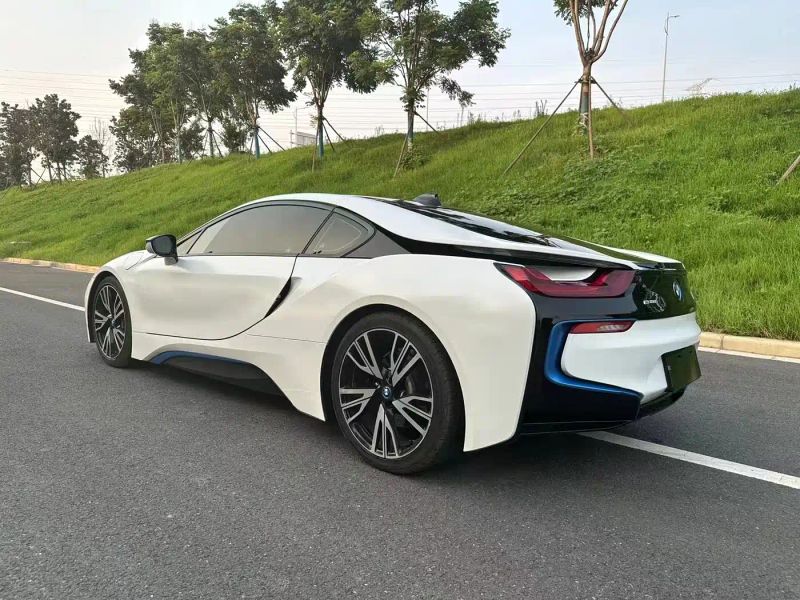 BMW i