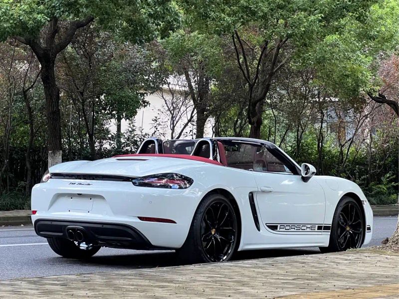 macan 718