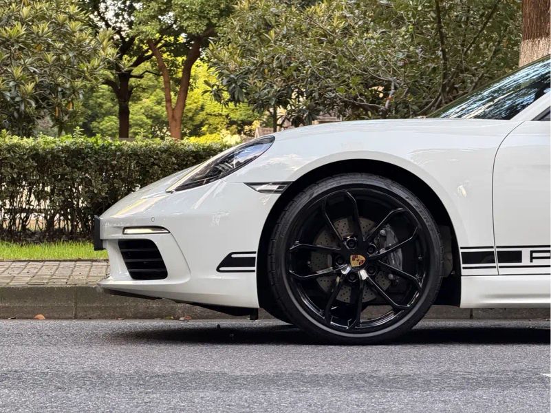 macan 718